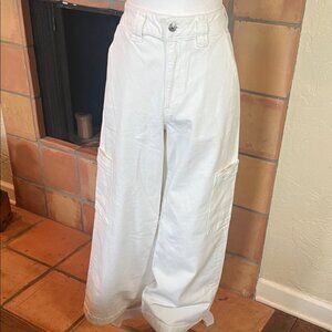 American Eagle White Stretch Super High Rise Baggy Wide Leg Jeans, size 8 Short